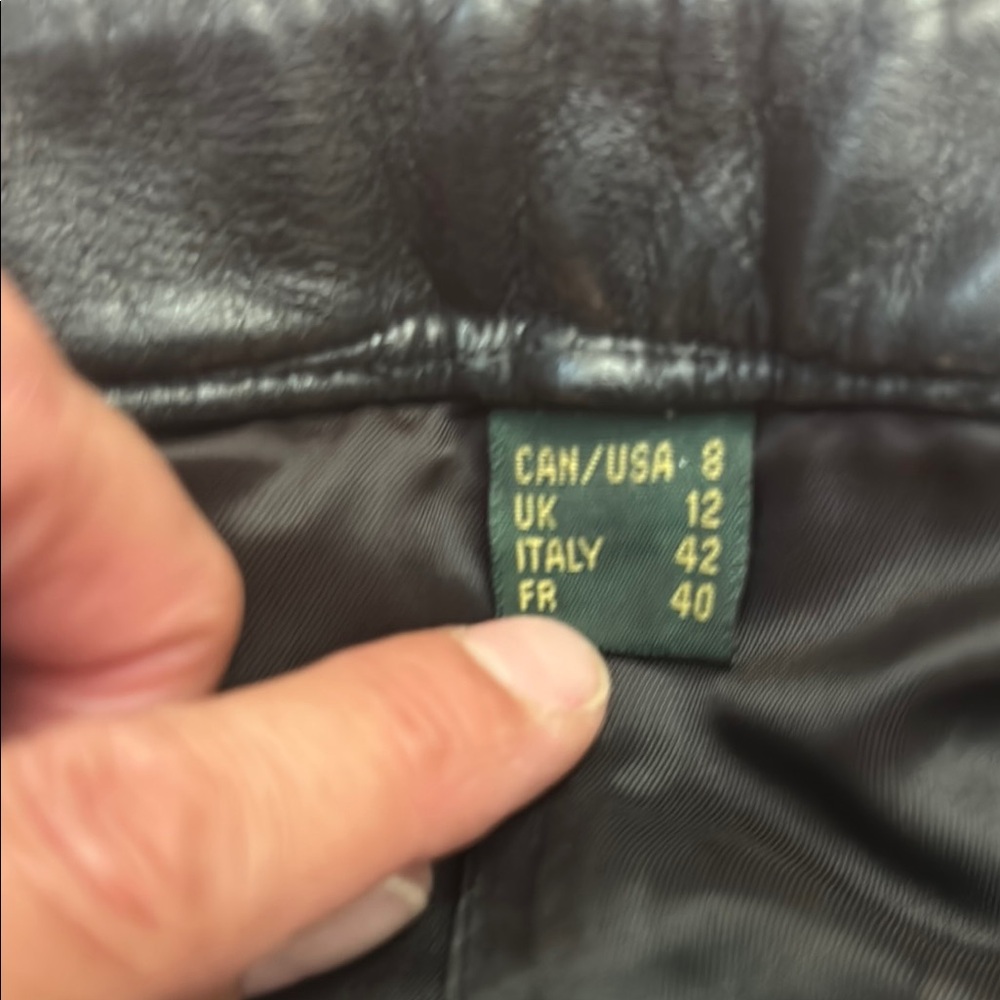 GORGEOUS DANIER Black Leather pants that flare out at the bottom with a zipper. - Picture 15 of 15
